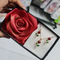 نیمست هدیه گل رز عشق و حلقه عشق
