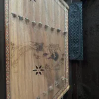 سنتور کنده‌کاری شده همراه با کیف