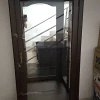بوفه ویترین دار با یک کشو در زیر