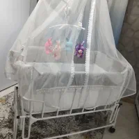 تخت کنار مادر