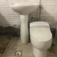 توالت فرنگی و روشور در حد نو