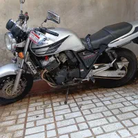 سی بی ۴۰۰