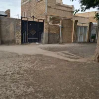 زمین چهاردیواری