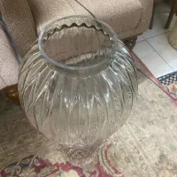 گلدون شیشه ایی بزرگ