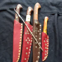 ۵عددچاقو و۱عدد مسقل ماه نشان