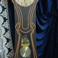 ساعت چوبی ایستاده همراه با میز تلویزیون چوبی