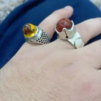 انگشتر عقیق کهنه زیرخاکی و کهرب
