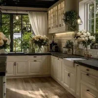 خانم جهت کمک در امور منزل