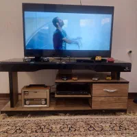 تلوزیون با میز تلوزیون