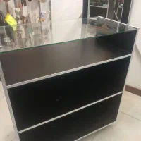 قفسه و پیشخوان