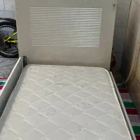 تخت نوجوانی به همراه تشک کاملا سالم