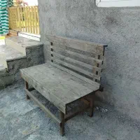 نیمکت چوبی
