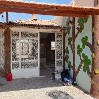 درب و پنجره آهنی فرفوژه دار تمیز