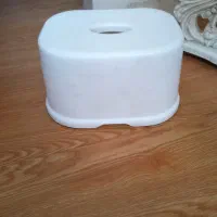 تعدادی ظروف پلاستیکی