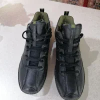 کتونی آدیداس اورجینال سایز 42 چرم طبیعی