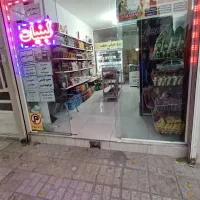 به یک فروشنده  خانم  در لبنیاتی در گلبرگ