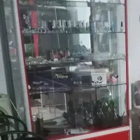ویترین شیشه ای درب دار