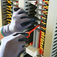 برق کار صنعتی و پی ال سی
