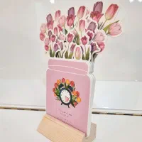 تقویم رومیزی پایه چوبی ۱۴۰۵ طرح گلدان گل برند سویل