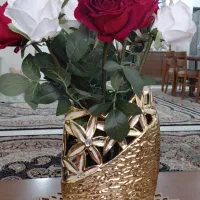 گل و گلدان