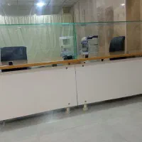 ۳ عدد میز با ۶ عدد صندلی چرخدار اداری