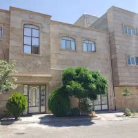 حیاط ویلایی لوکس. شهرجدیدسهند. میدان شهرداری