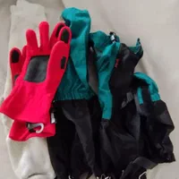 دست کش و جوراب و گتر کوهنوردی