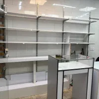 دکور مغازه / مانکن /میز  در حد نو