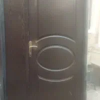درب‌‌ آهنی‌ چوبی با چارچوب‌‌ ‌ضخیم‌و مقاوم