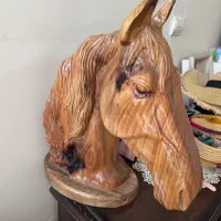 مجسمه چوبی اسب