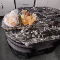 ۲ عدد میز نهار خوری ۶ و ۴ نفره