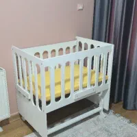 تخت کنار مادر