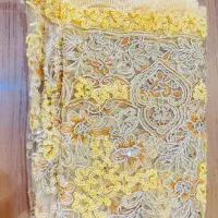 ۱مترو ۸۰پارچه دانتل گل برجسته دوسرحاشیه/کاملا سالم