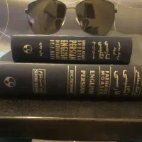 دو عدد فرهنگ لغات سایز بزرگ و کوچک در حد نو