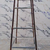 چهار پایه آهنی