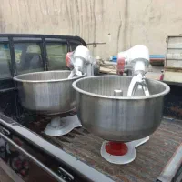 همکار،خمیر زن و همه  کاره نان سنتی و خشکه پز
