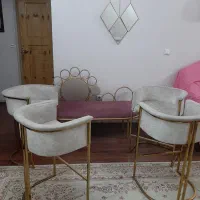 4 عدد صندلی و 1 عدد کاناپه