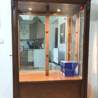 بوفه ویترین چوب گردو در حد نو