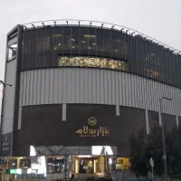 نیروی خانوم کار در کافی شاپ