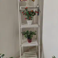 پایه گلدان وگل ها