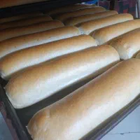 دوتا خانم فروشنده برای نان فانتزی نیازمندیم