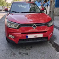 خودرو تیوولی آلبالویی رنگ