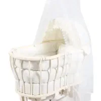 گواره تمیز کنار مادر
