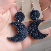 گوشواره ماه چرمی
