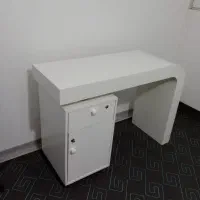 میز ناخن میز تحریر در حد نو