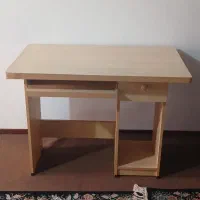 میز تحریر و کامپیوتر و لپ تاپ