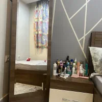 آینه قدی همراه با پاتختی