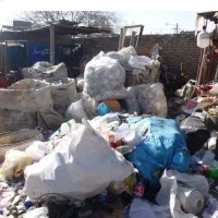 ضایعات آهن پلاستیک نان خشک مس  و رویی خریداریم