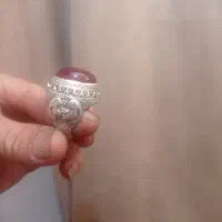 انگشتر دست ساز با نگین عقیق یمنی ورکاب چهار مرغ.