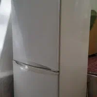 یخچال نیم فریزر درحد نو